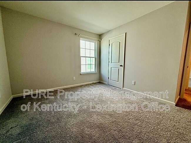 Building Photo - 1524 Hayfield Flt