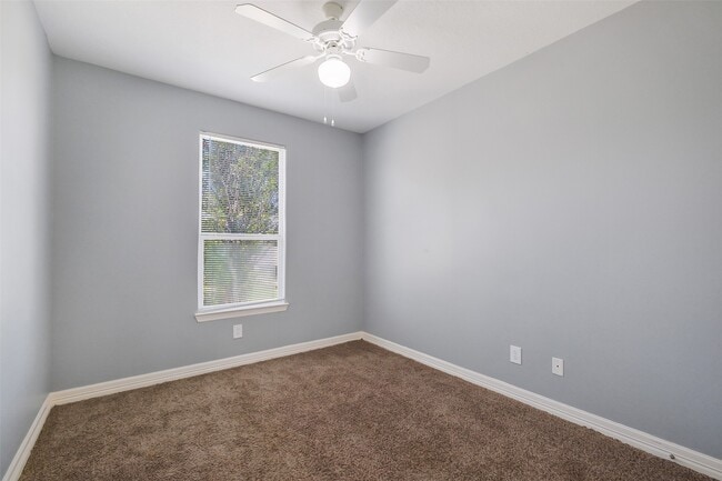 Building Photo - 10334 Panther Point Dr