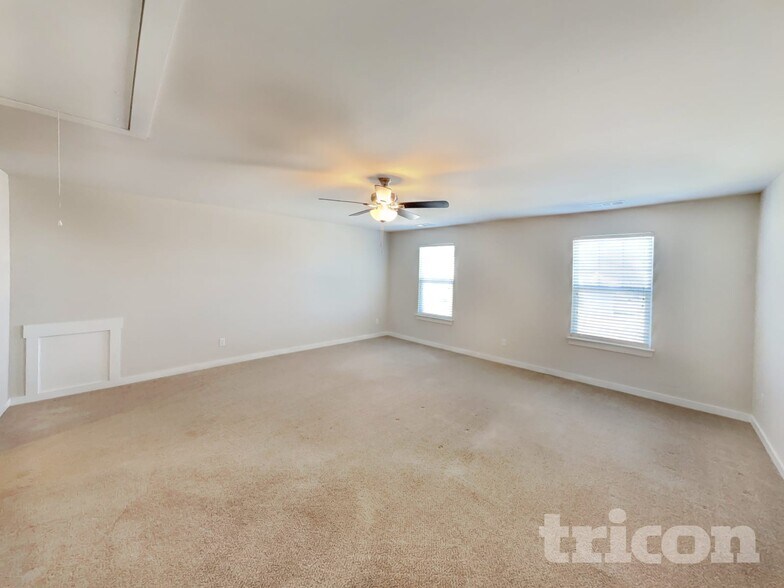 Building Photo - 3025 Commonwealth Dr