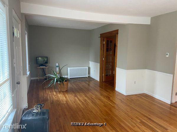 Building Photo - 3 br, 1 bath Townhome - 6 Billow St L Unit L