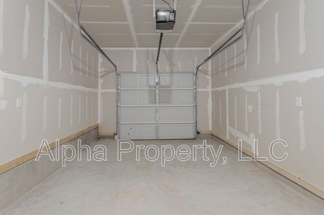 Building Photo - 30 Moorlyn Ln