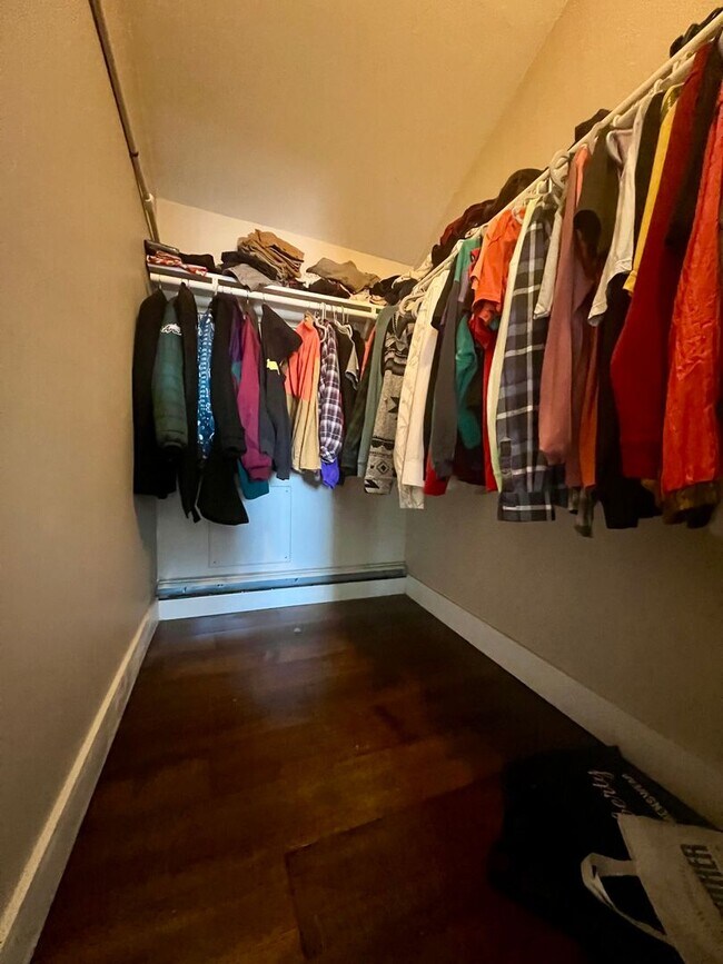 Building Photo - Gorgeous 1-Bedroom Bi-Level Apartment in Passyunk Square! Available NOW!