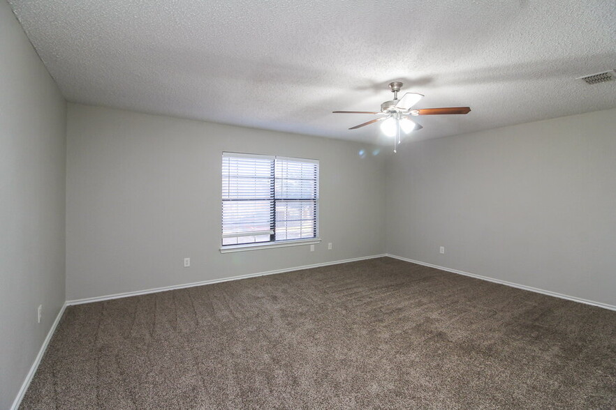 Building Photo - 3153 Pine Valley Dr