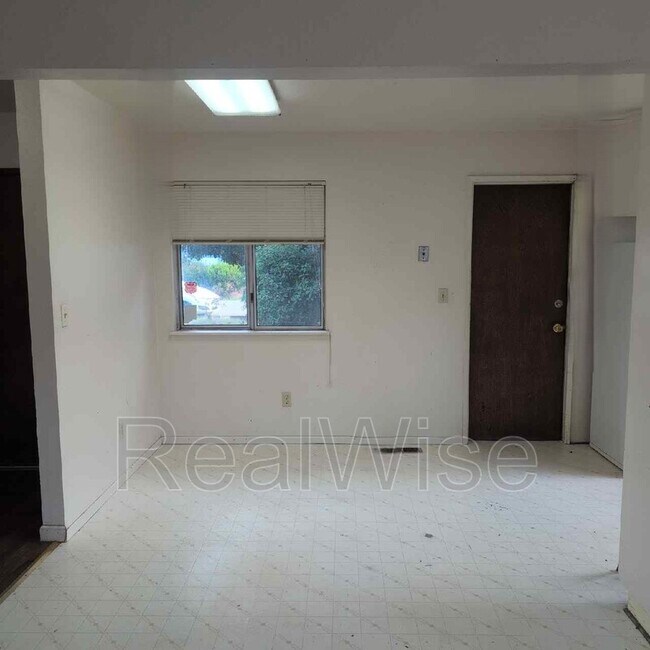 Building Photo - 231 Hawthorne St