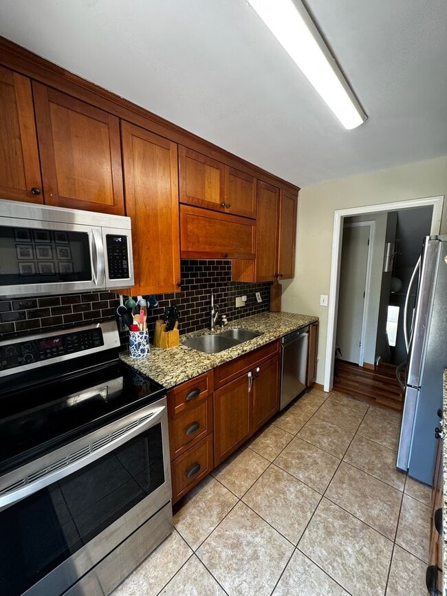 Building Photo - 609 Wheatland Dr