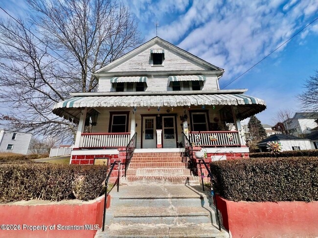 Building Photo - 637 E Elm St