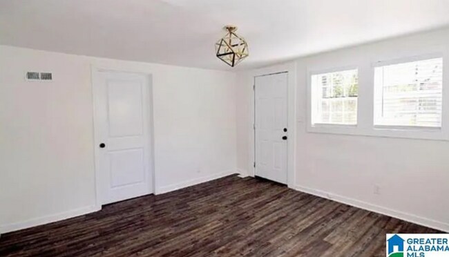 Building Photo - 117 3rd Ave S
