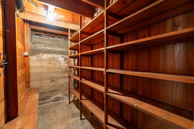 Building Photo - 1937 NE Dekum St