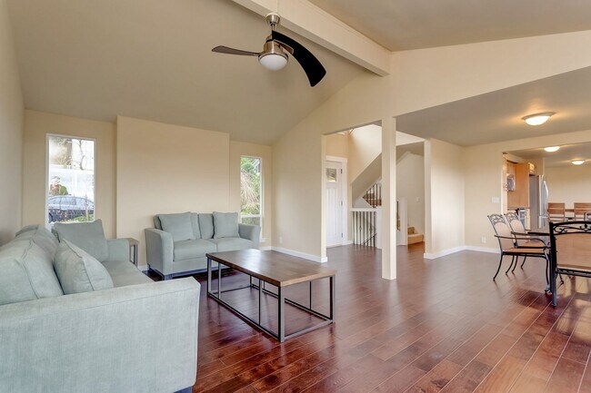 Building Photo - Large 4 Bedroom Edgemoor Home w/ Mother-in-law Suite