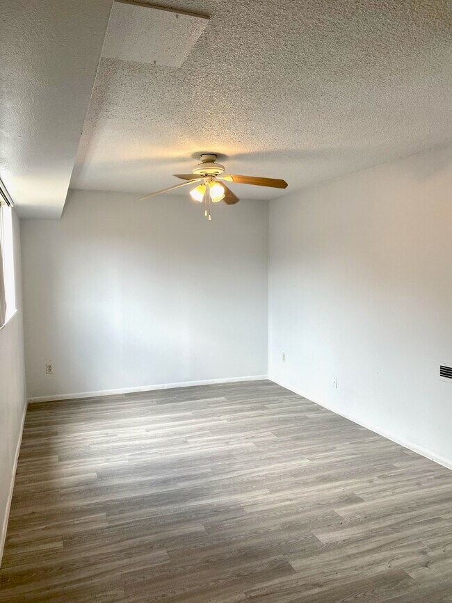 Building Photo - Courtyard Apartments