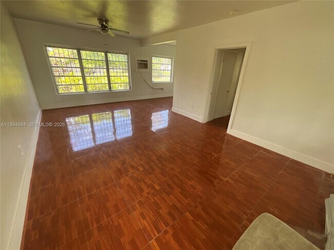 Building Photo - 661 NE 138th St