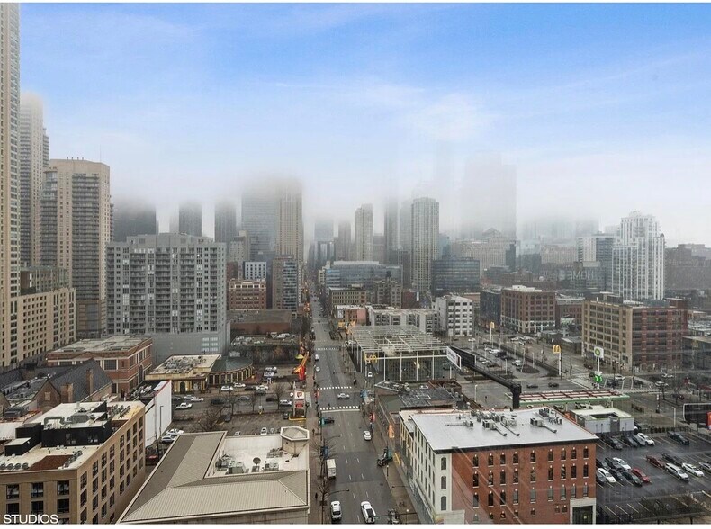 Building Photo - 70 W Huron St