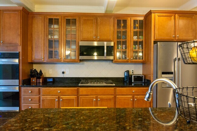 Building Photo - 6883 Birmingham Dr