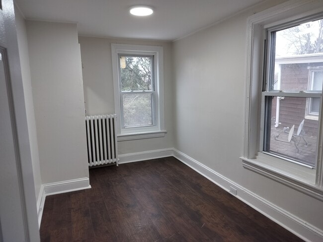 Building Photo - 547 Centre St