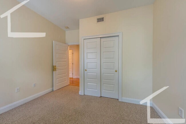Building Photo - Bright, Renovated Packard's Corner 2Bed/2 ...