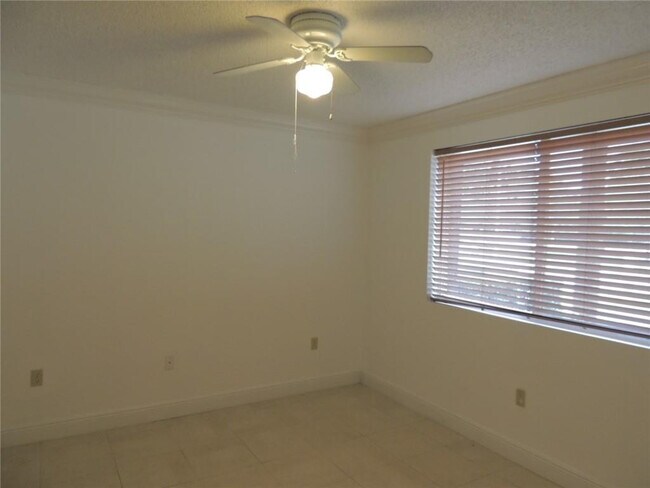 Building Photo - 9905 Westwood Dr