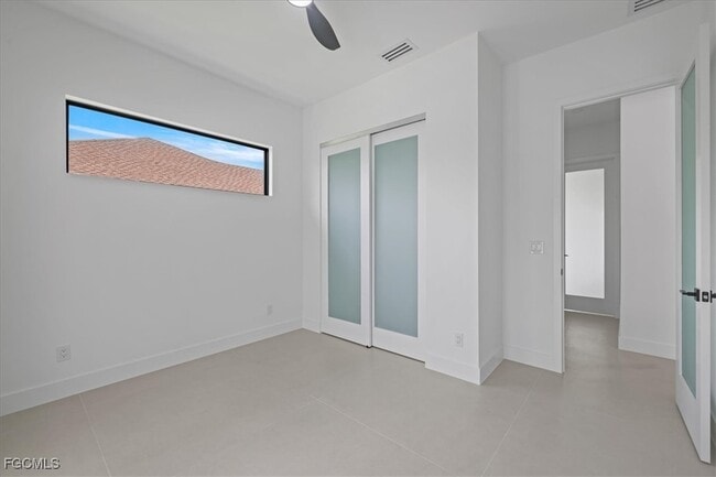 Building Photo - 4333 SW 16th Pl