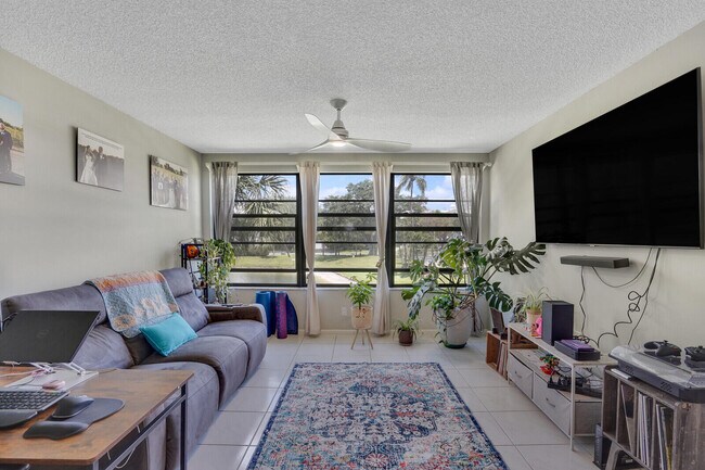 Building Photo - 6037 Balboa Cir