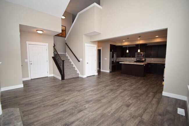 Building Photo - Gorgeous 3 Bedroom Townhome in Sandy!