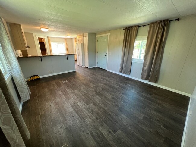Building Photo - Semi-Rural 2 Bedroom 1 Bath Updated Mobile Home w/ Amenities