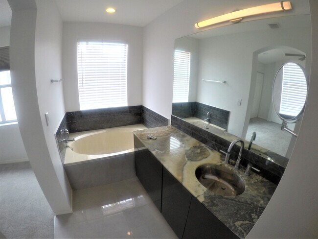 Building Photo - 1145 Yellowheart Way