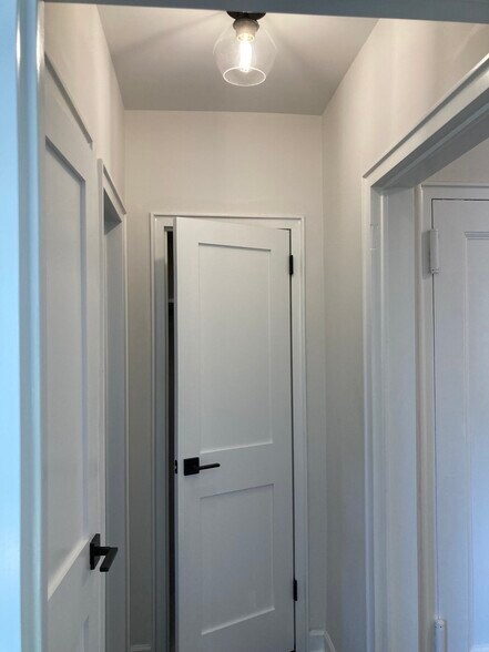 Building Photo - 100 Woodside Grn