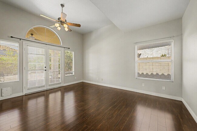 Building Photo - 1300 N Sycamore Ct