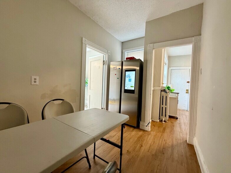 Building Photo - 14 Glenville Ave