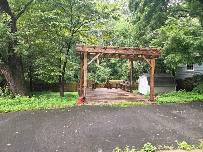 Building Photo - 6126 Netherwood Dr