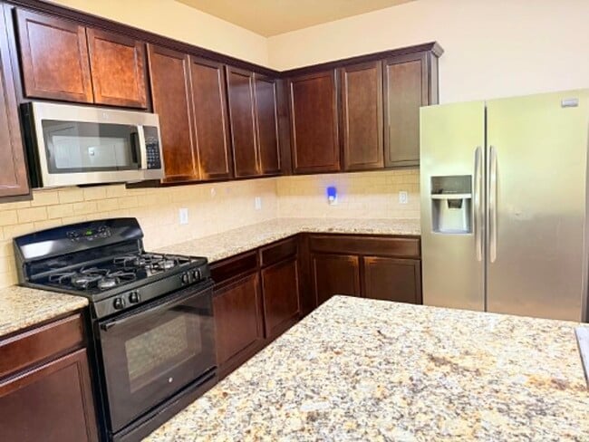 Building Photo - 9315 Claystone Ln