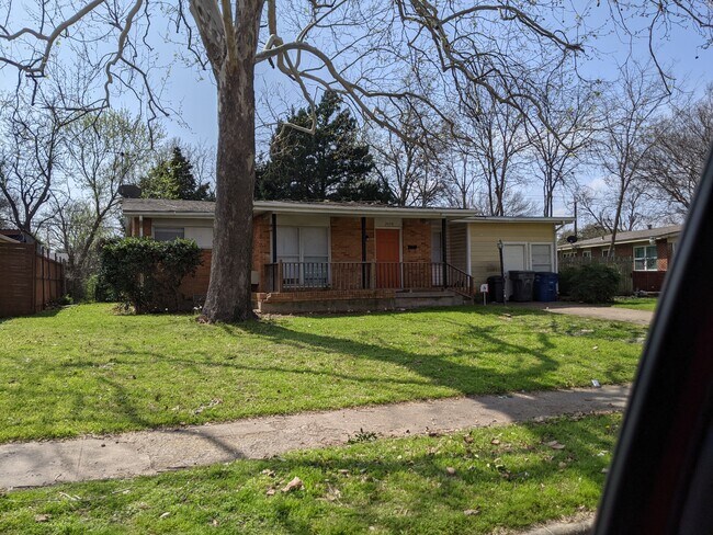 Primary Photo - 2438 Maverick Ave
