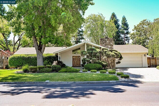 Primary Photo - 251 Paraiso Dr
