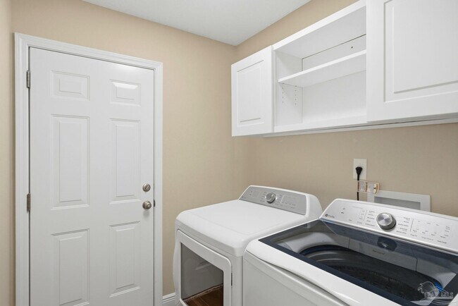 Building Photo - 520 Batten Blvd