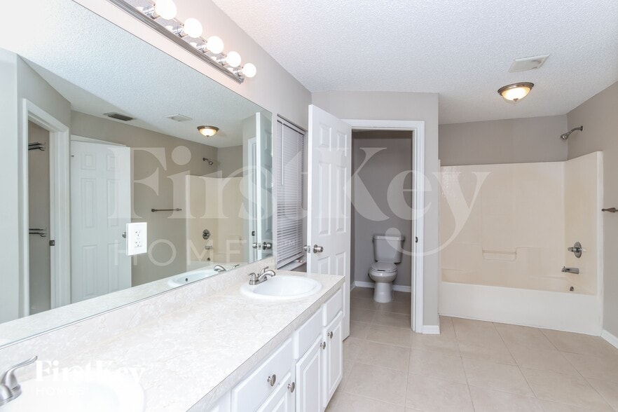 Building Photo - 2655 San Filippo Dr SE