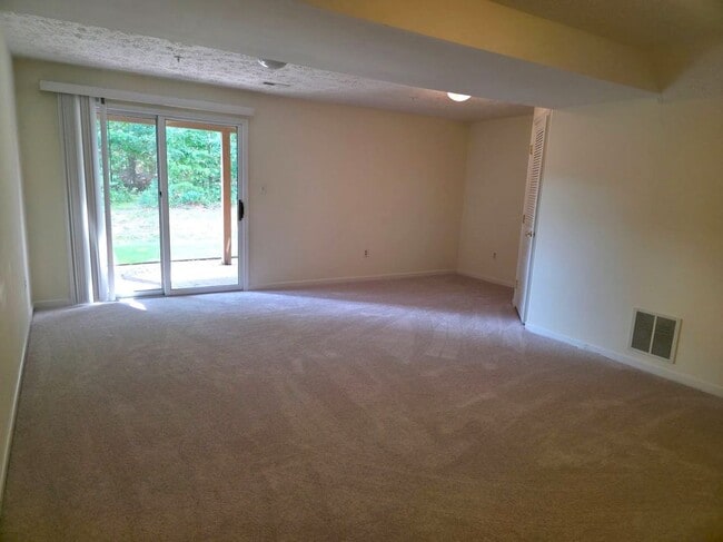 Building Photo - 705 Pine Drift Dr