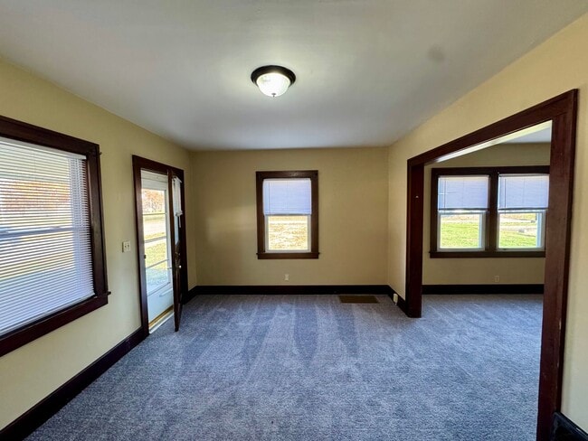 Building Photo - Updated 3BR Townhome Across from Stephens Park