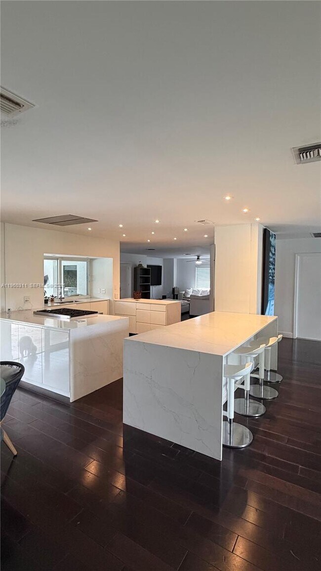 Building Photo - 11030 SW 42nd Ct