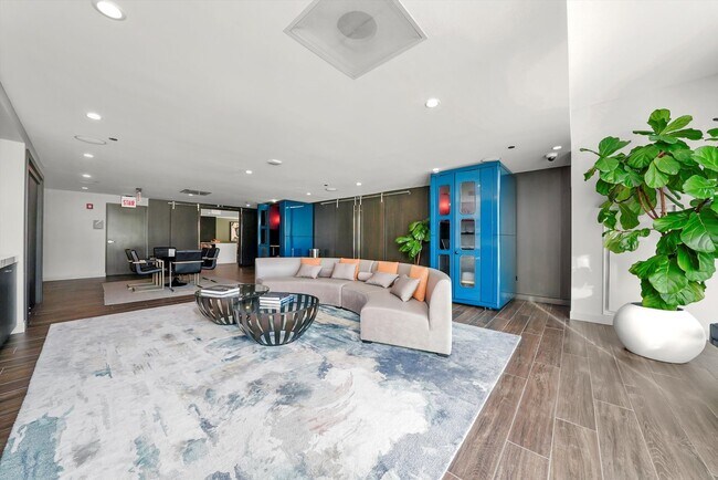 Building Photo - 750 N Hudson Ave