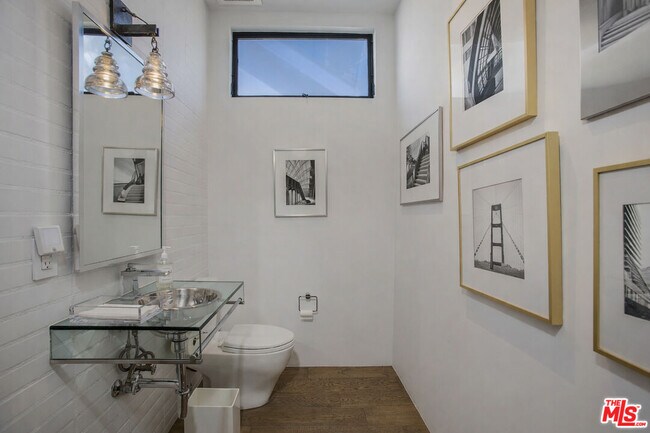 Building Photo - 2105 E Balboa Blvd