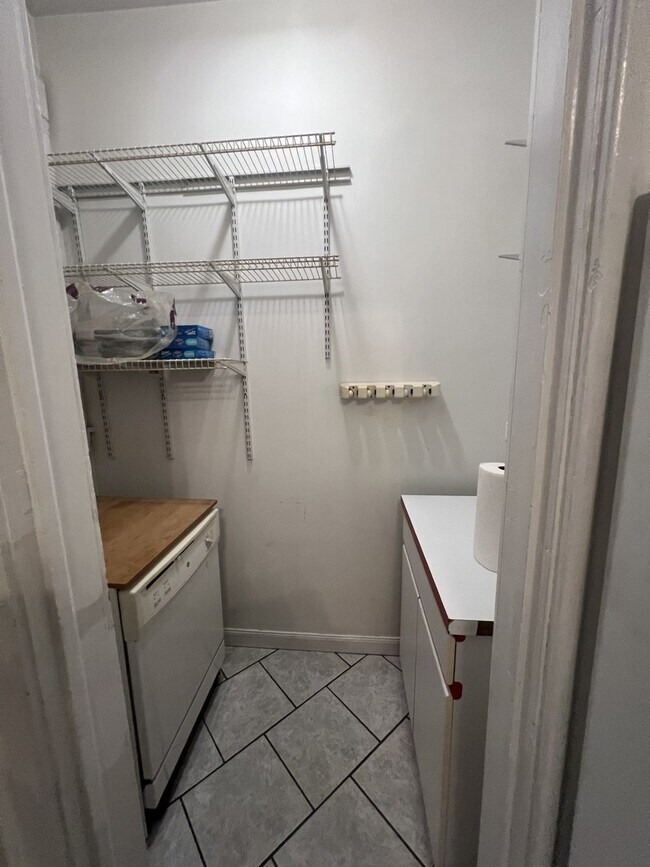 Building Photo - 3545 N Sheffield Ave