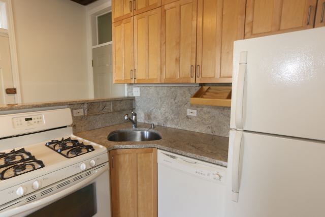 Building Photo - 2141 W Webster Ave