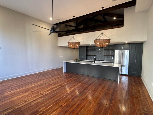 Building Photo - 307 W Main St