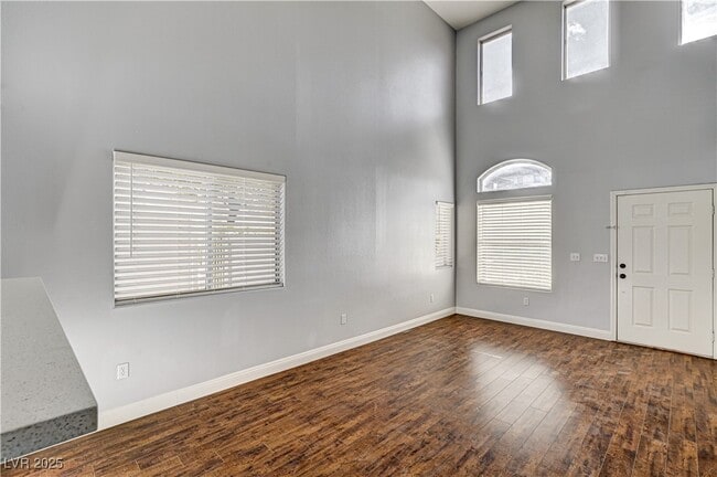 Building Photo - 10425 MIHELA Ave