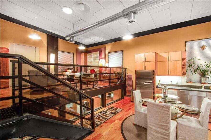 Building Photo - 847 Weeden St