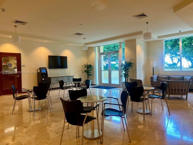 Building Photo - 2475 Brickell Ave