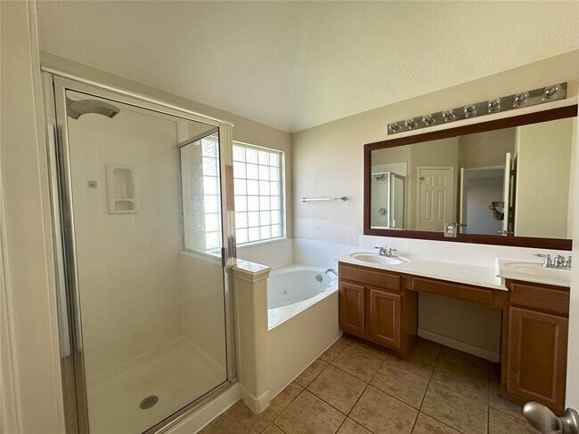 Building Photo - 6018 Twin Creek