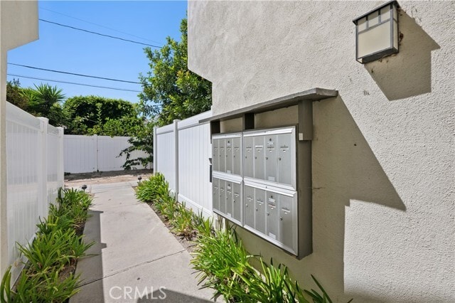 Building Photo - 25400 Oak St