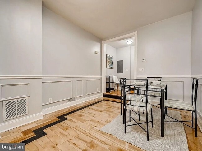 Building Photo - Charming Renovated Home in Prime Upper Fel...