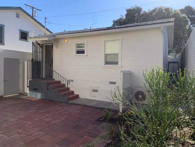 Building Photo - 421 Hollister Ave