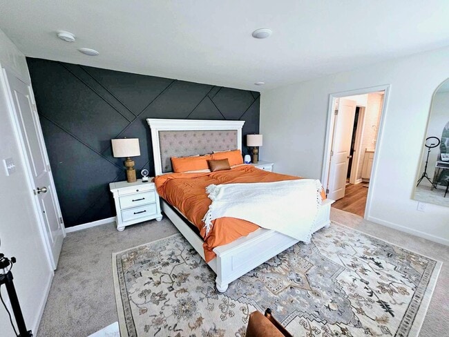 Building Photo - Charming Home!